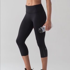 Lululemon Fast & Free Crop (19") Size 4 in Black